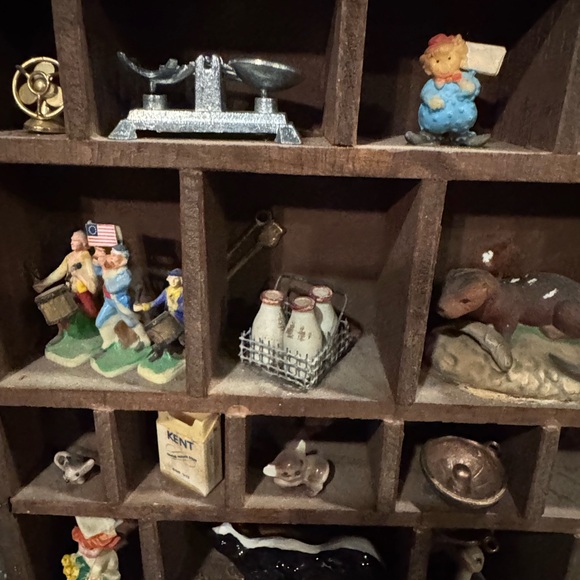 Vintage Printer’s Tray Filled w/ 100+ Miniatures • Advertising • Metal & Japan!! - Picture 13 of 17